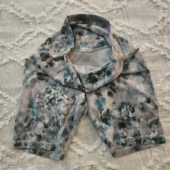 Lululemon Align 6in Biker Shorts in Kaleidofloral Multi Size 4 - Picture 6 of 7